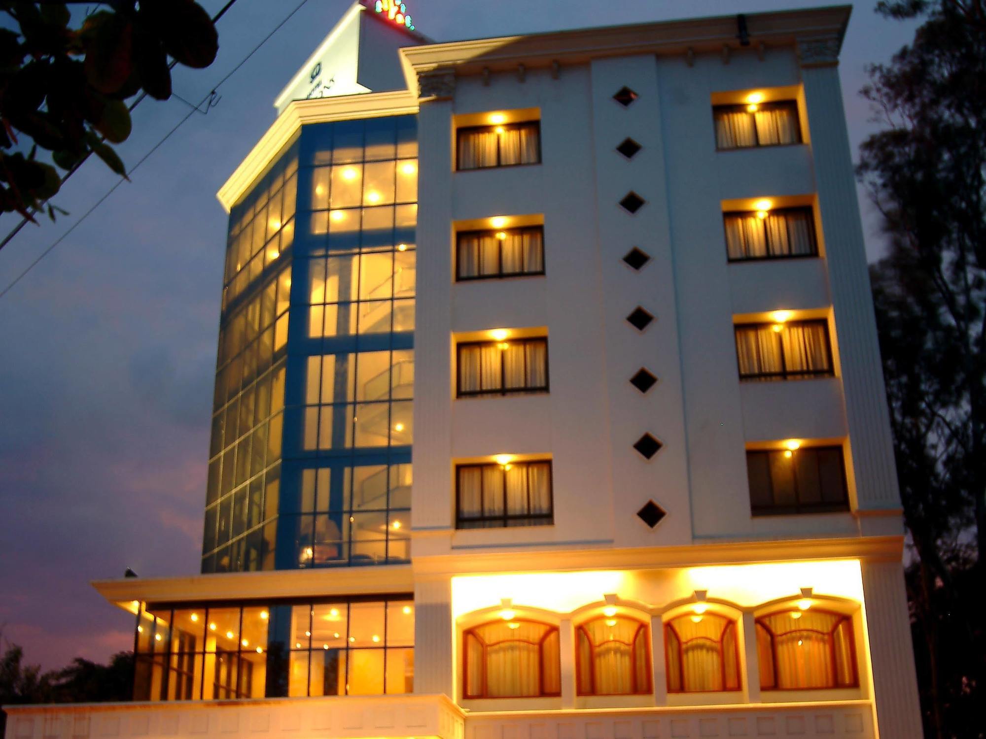 Citrus Hotel Kolhapur Exterior foto